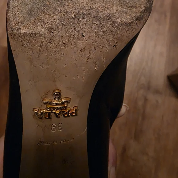 Prada Black Leather Stud Buckle Block Heel Pumps Size 39 Made in Italy - Picture 9 of 9